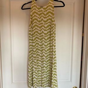 Ann Taylor knit shift dress in green and off white zigzag/zebra print!